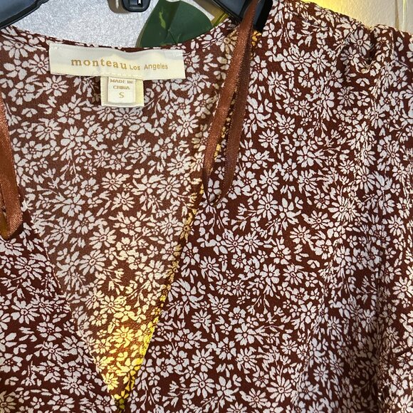 Monteau Los Angeles Floral Peplum Top - Red/White Ditsy Print - Size Small - Picture 2 of 2